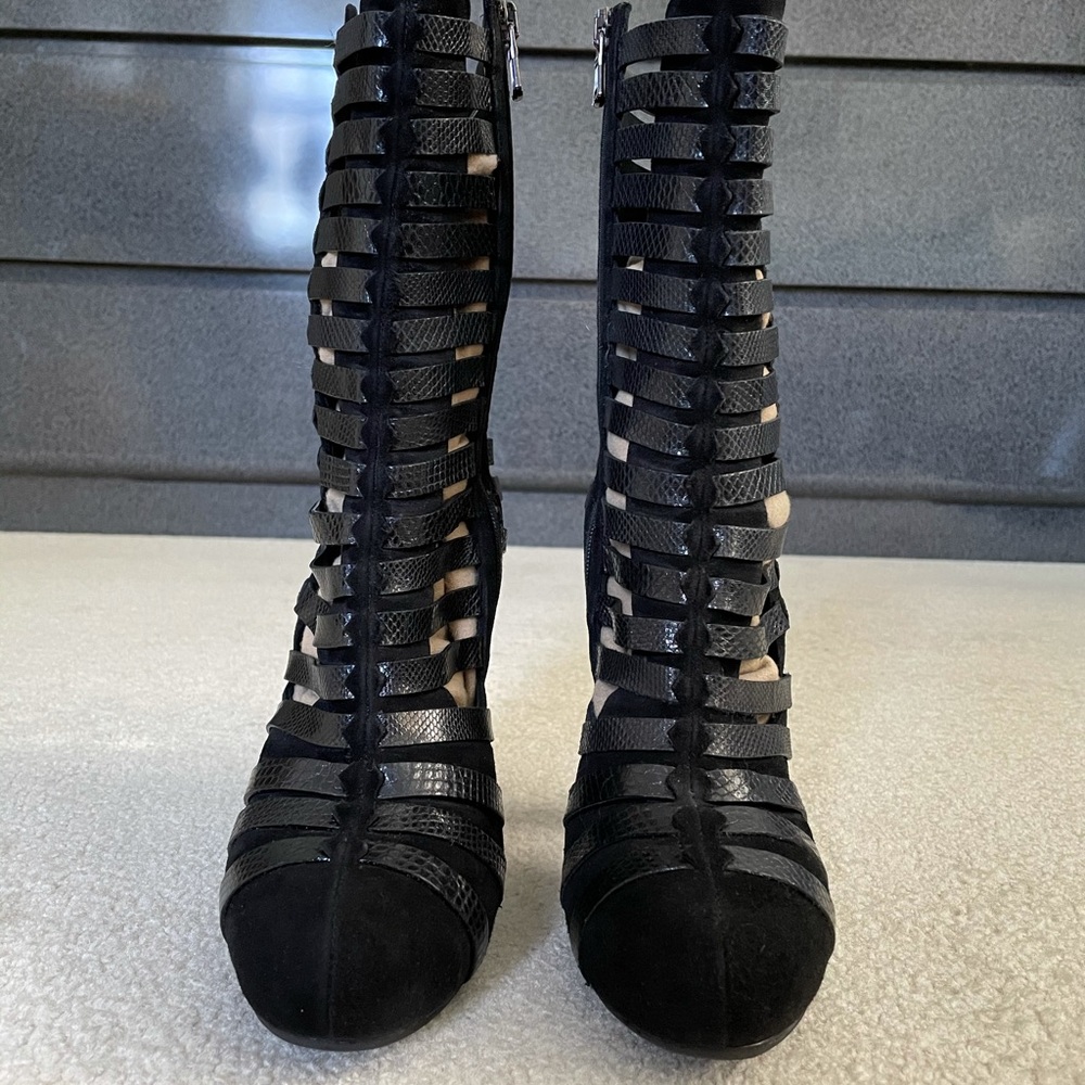 STUNNING black heeled leather/suede ankle boot